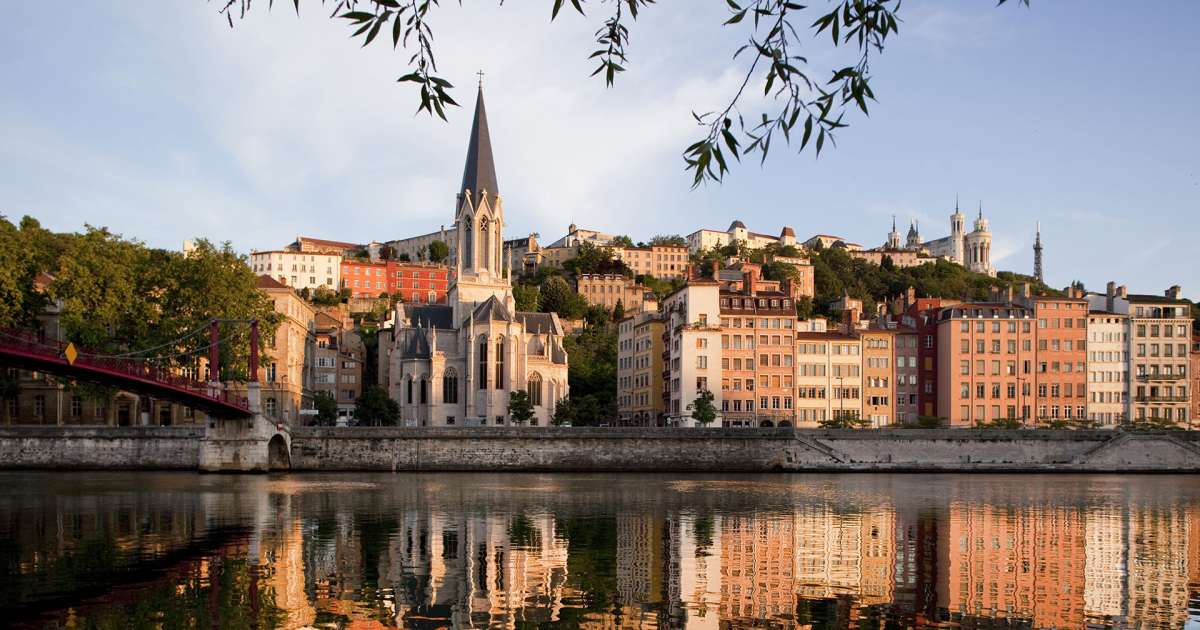 Les quais de Sa&ocirc;ne et le Vieux-Lyon &copy; Tristan Deschamps